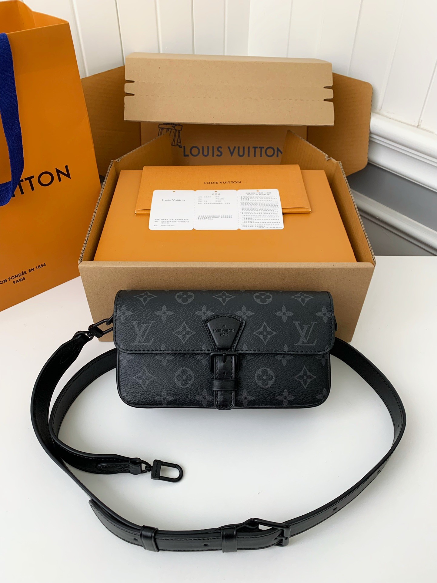 Louis Vuitton New season Montsouris Mini Bag M83567 Size：22*12*6cm