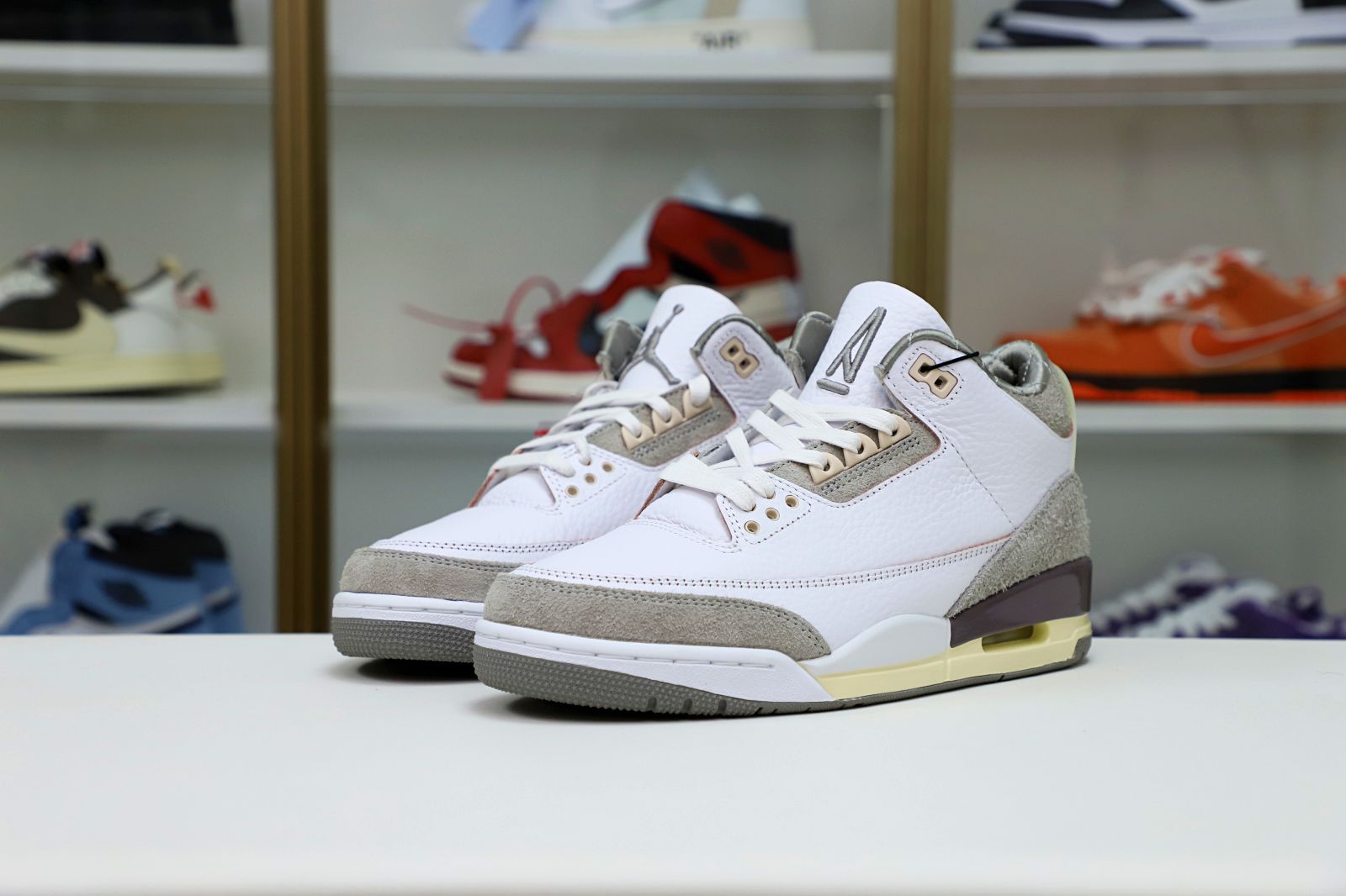 MANIRE X WMNS AIR JORDAN 3