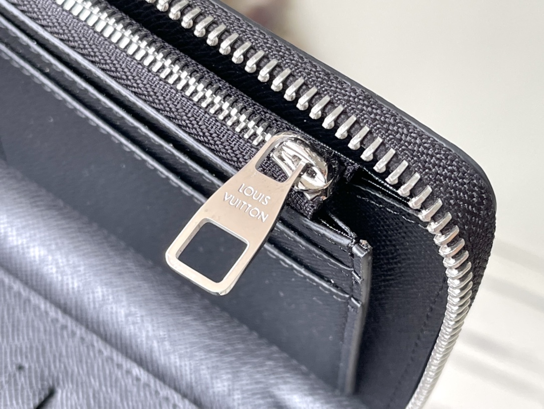 𝐋𝐎𝐔𝐈𝐒 𝐕𝐔𝐈𝐓𝐓𝐎𝐍    N63095