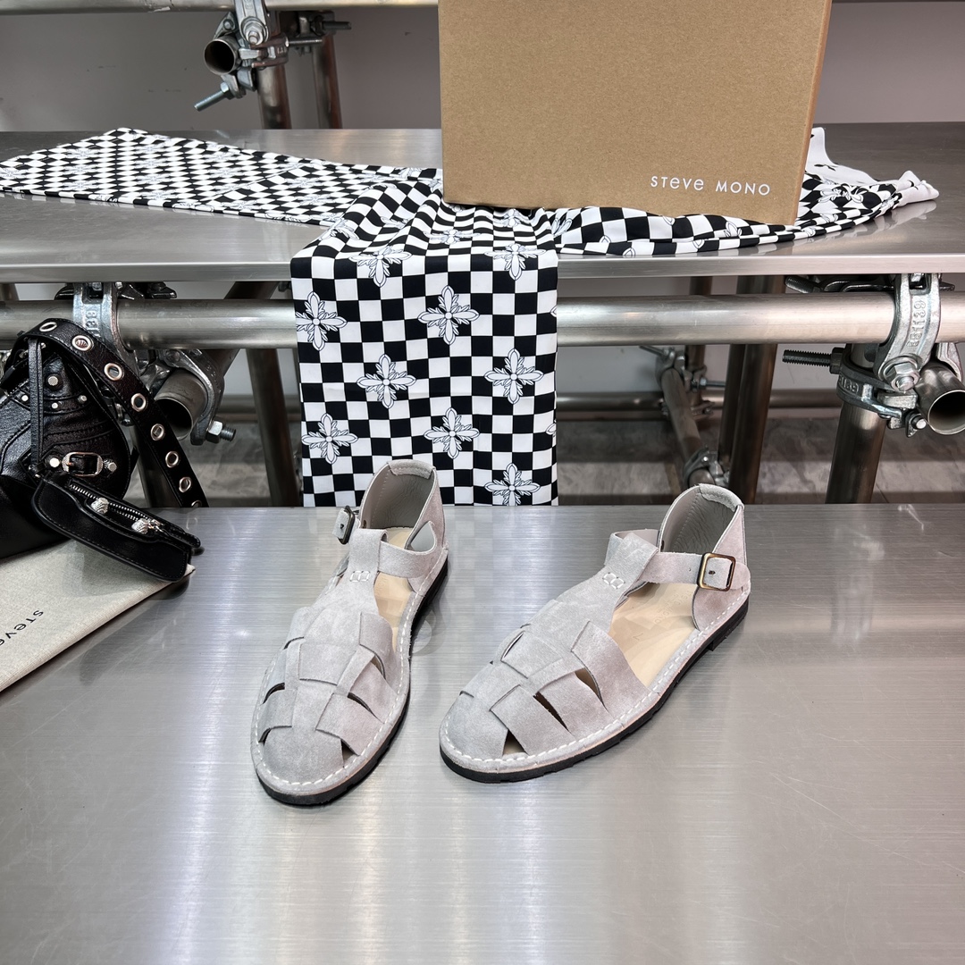𝐒𝐭𝐞𝐯𝐞 𝐌𝐨𝐧𝐨｜𝟐𝟎𝟐𝟑𝐒𝐒/𝐧𝐞𝐰 A pair of fully handmade sandals using Goodyear practices