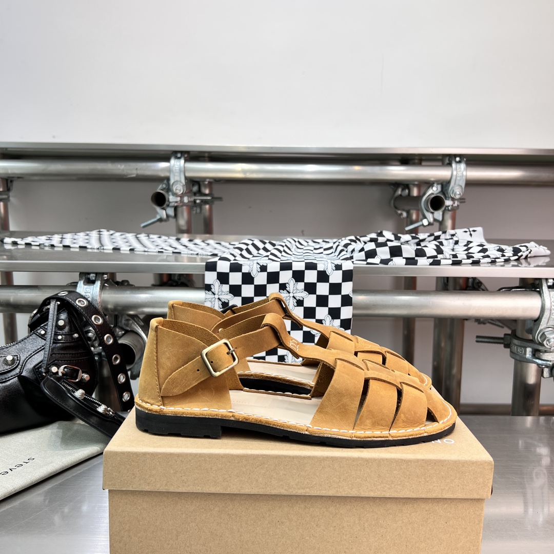 𝐒𝐭𝐞𝐯𝐞 𝐌𝐨𝐧𝐨｜𝟐𝟎𝟐𝟑𝐒𝐒/𝐧𝐞𝐰 A pair of fully handmade sandals using Goodyear practices