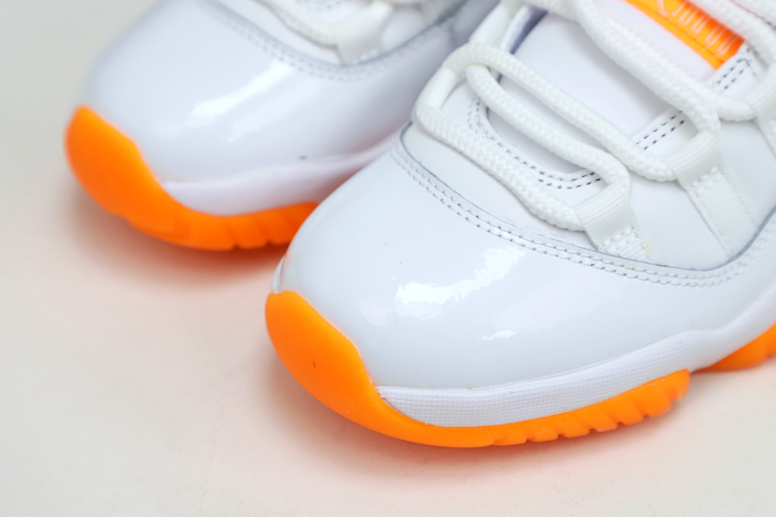 WMNS AIR JORDAN 11 RETRO LOW BRIGHT CITRUS