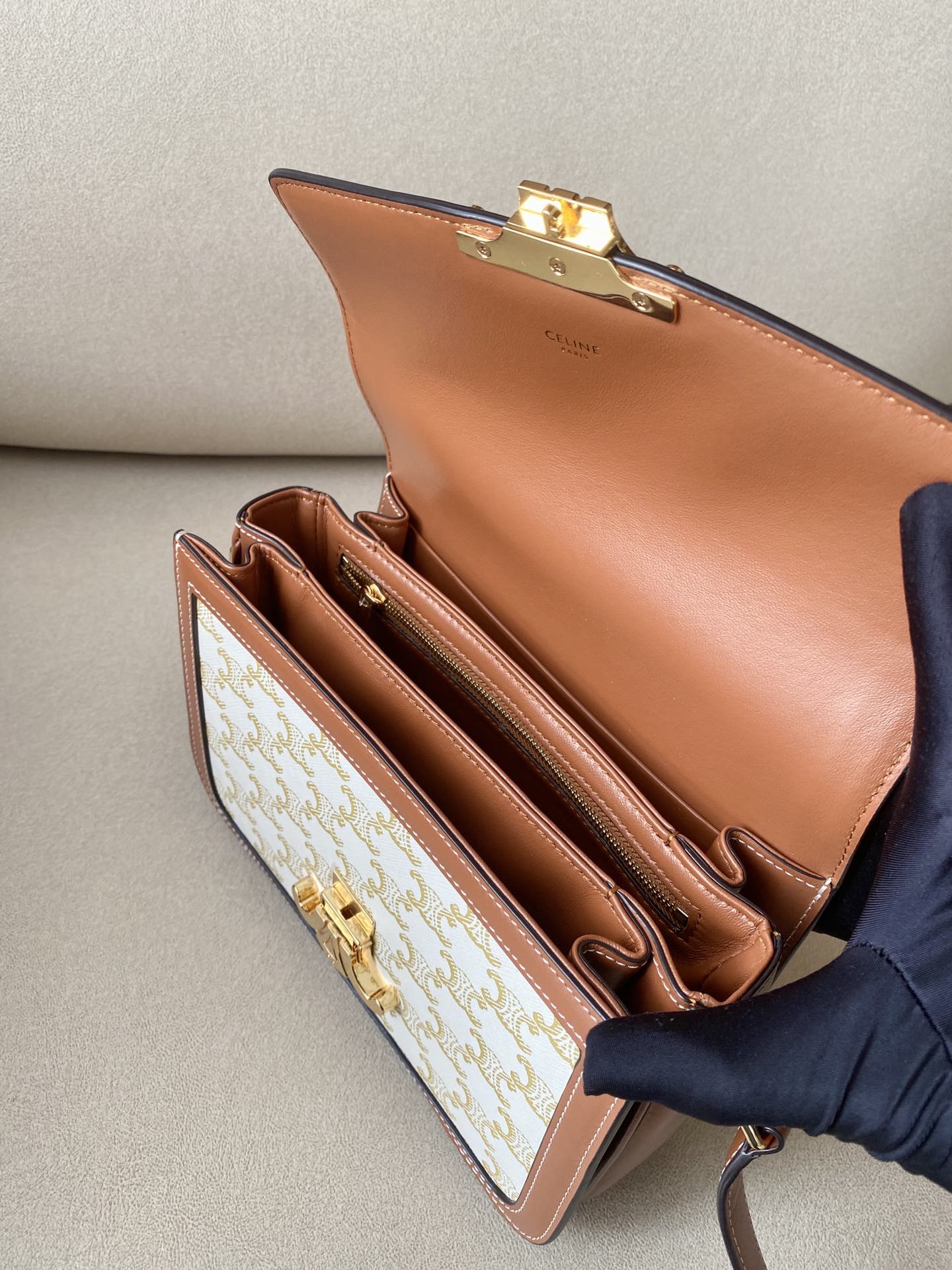 𝐂𝐞𝐥𝐢𝐧𝐞 Triomphe Medium 22.5cm