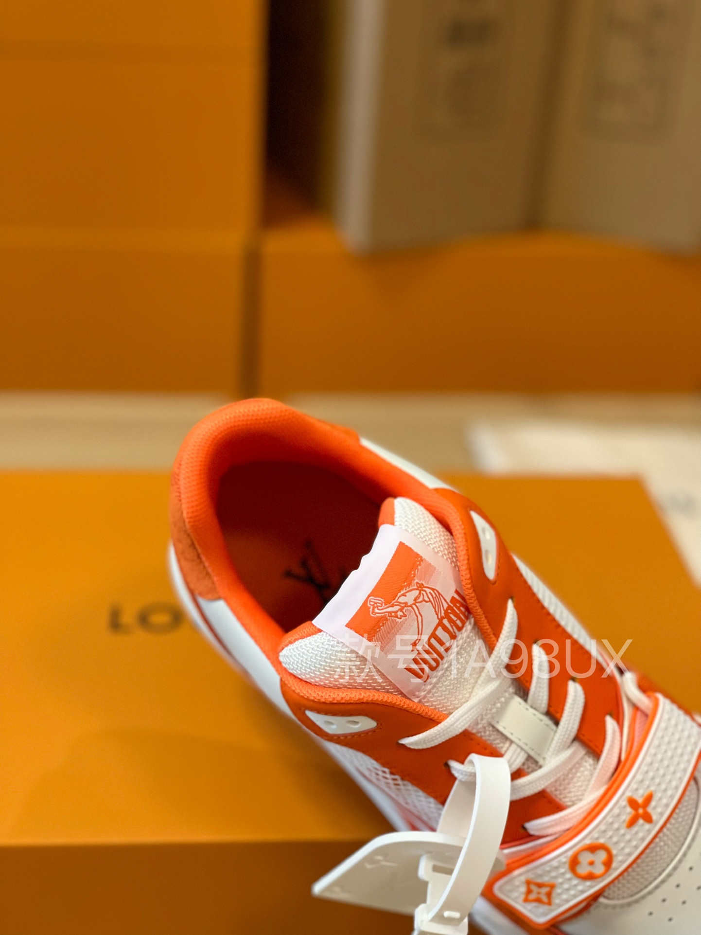 Louis Vuitton Trainer sneakers for couples, style 1A98UX