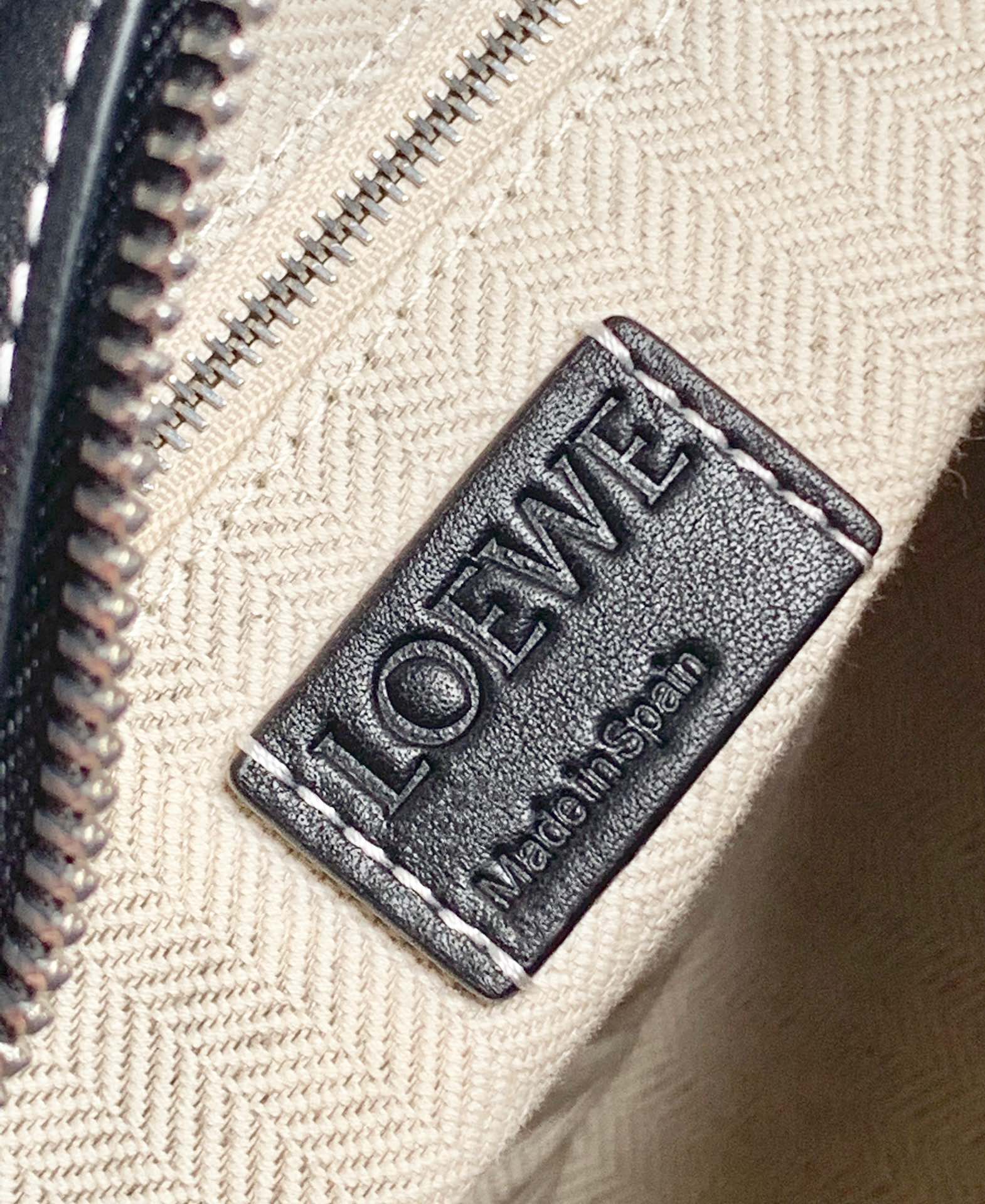 LOEWE catwalk style big elephant 🐘