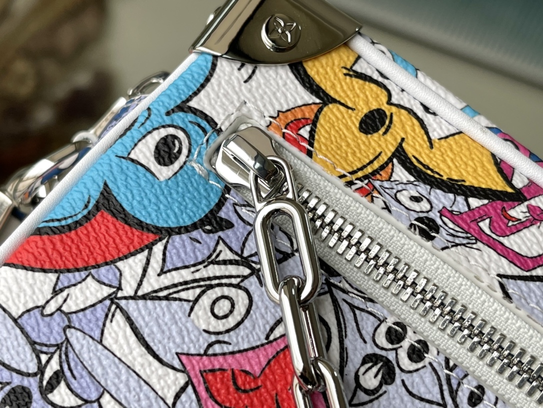 𝐋𝐎𝐔𝐈𝐒 𝐕𝐔𝐈𝐓𝐓𝐎𝐍   M82008