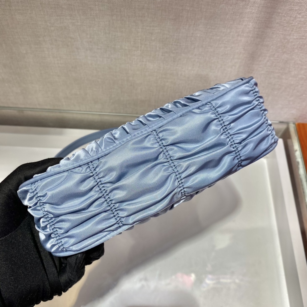 𝐏𝐑𝐀𝐃𝐀 nylon crinkle Hobo underarm bag