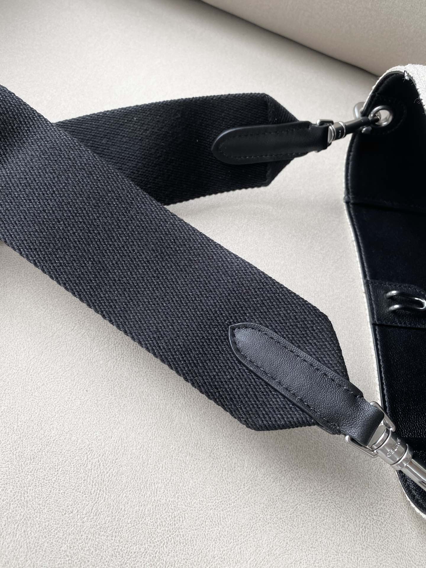 𝐂𝐞𝐥𝐢𝐧𝐞 SANGLE BUCKET Small wide striped fabric bucket bag