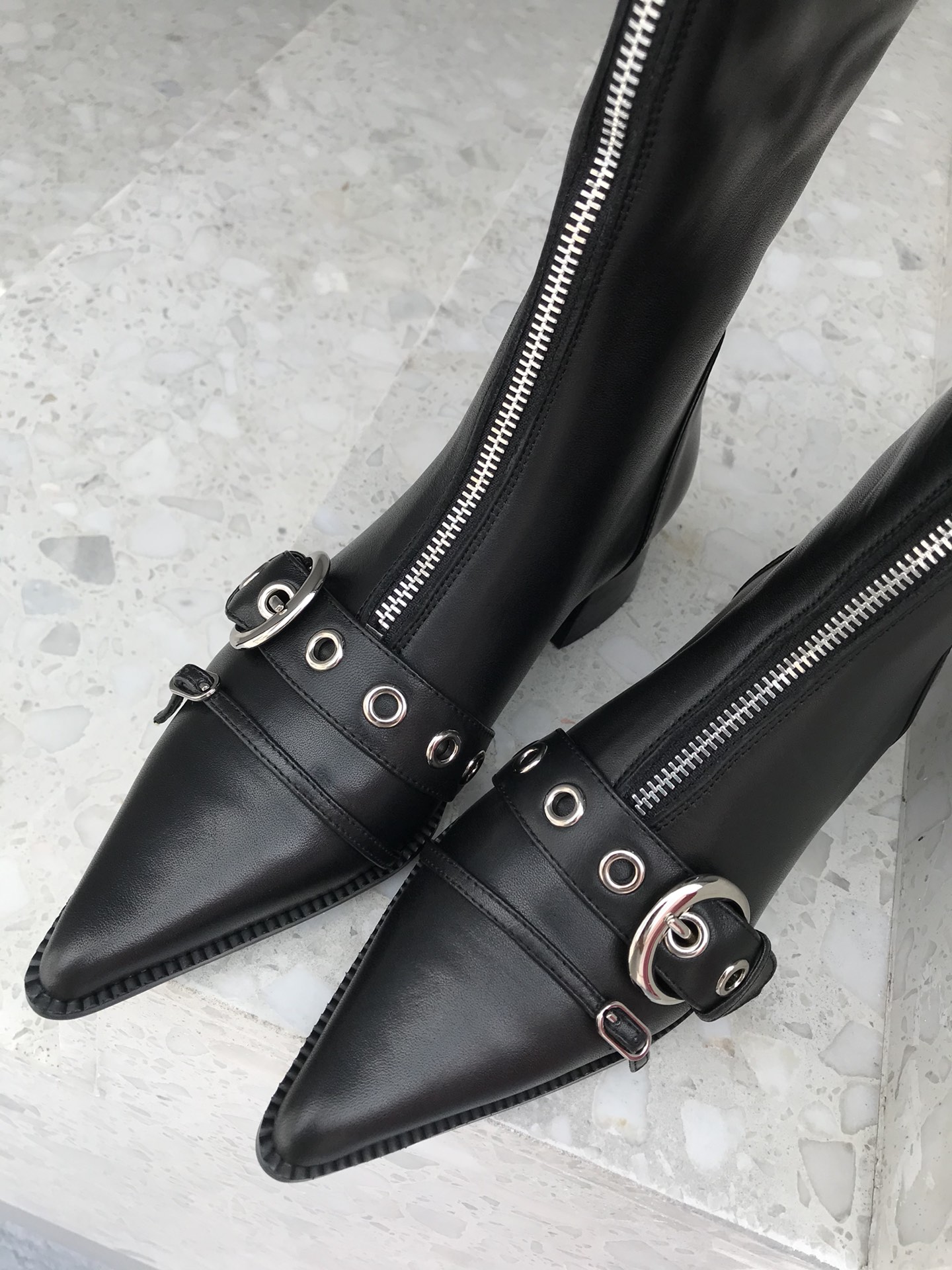 𝘾𝙃𝙄𝙉 𝘾𝙃𝙄𝙉 Thigh-high boots