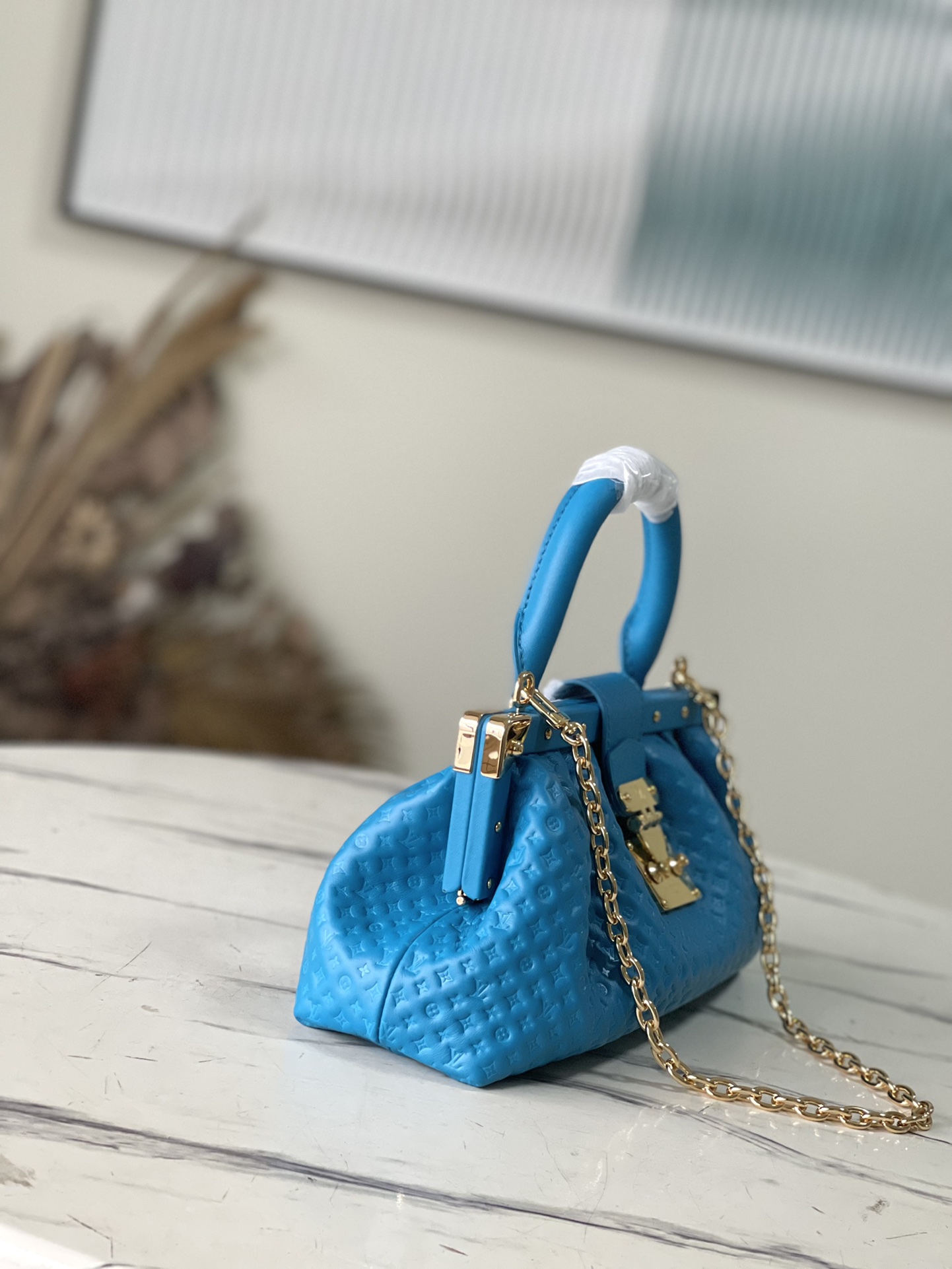 𝐋𝐎𝐔𝐈𝐒 𝐕𝐔𝐈𝐓𝐓𝐎𝐍    M22325