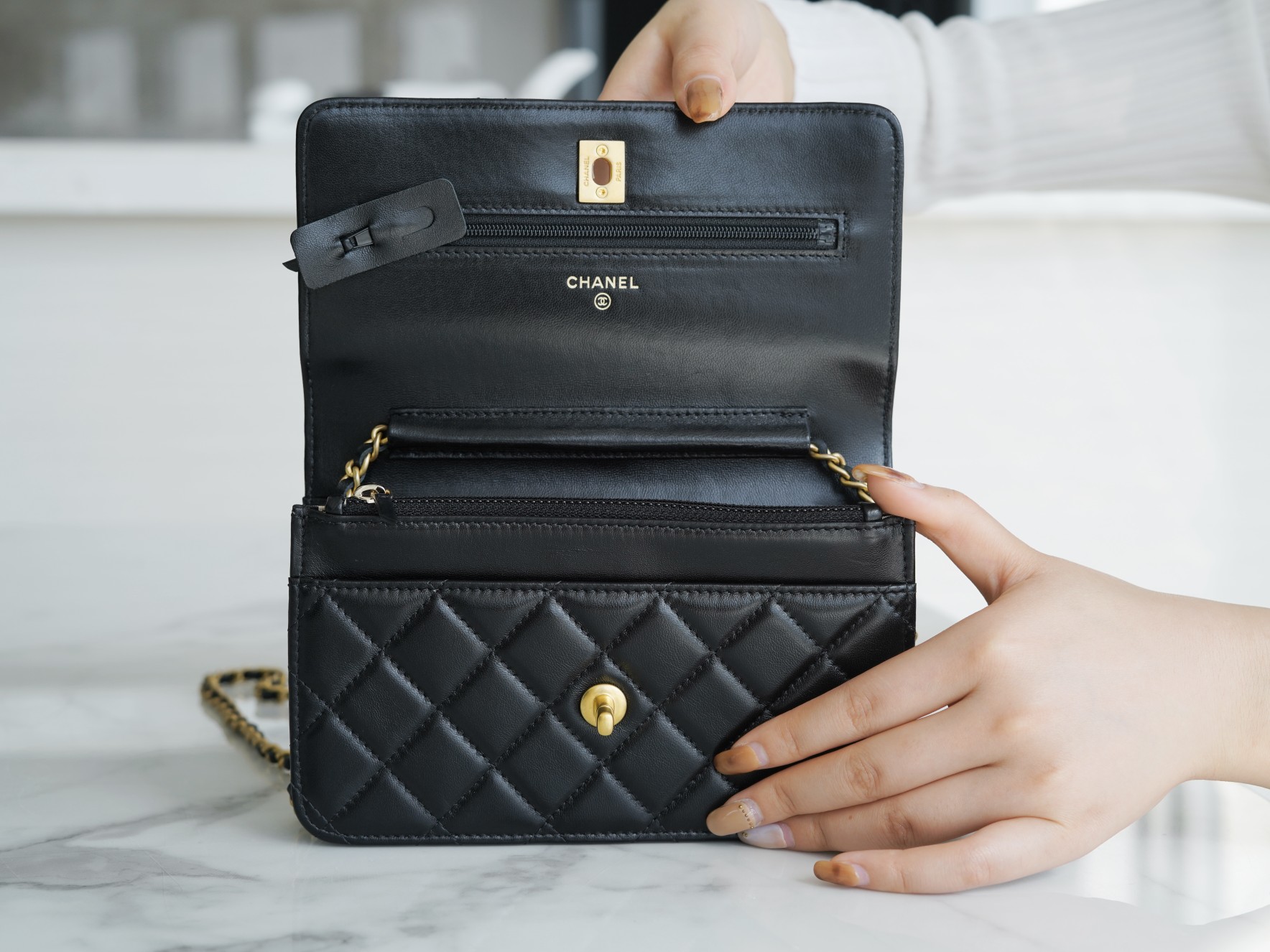 CHANEL 𝑾𝒐𝒄 hair bag metal ball 𝒘𝒐𝒄 black