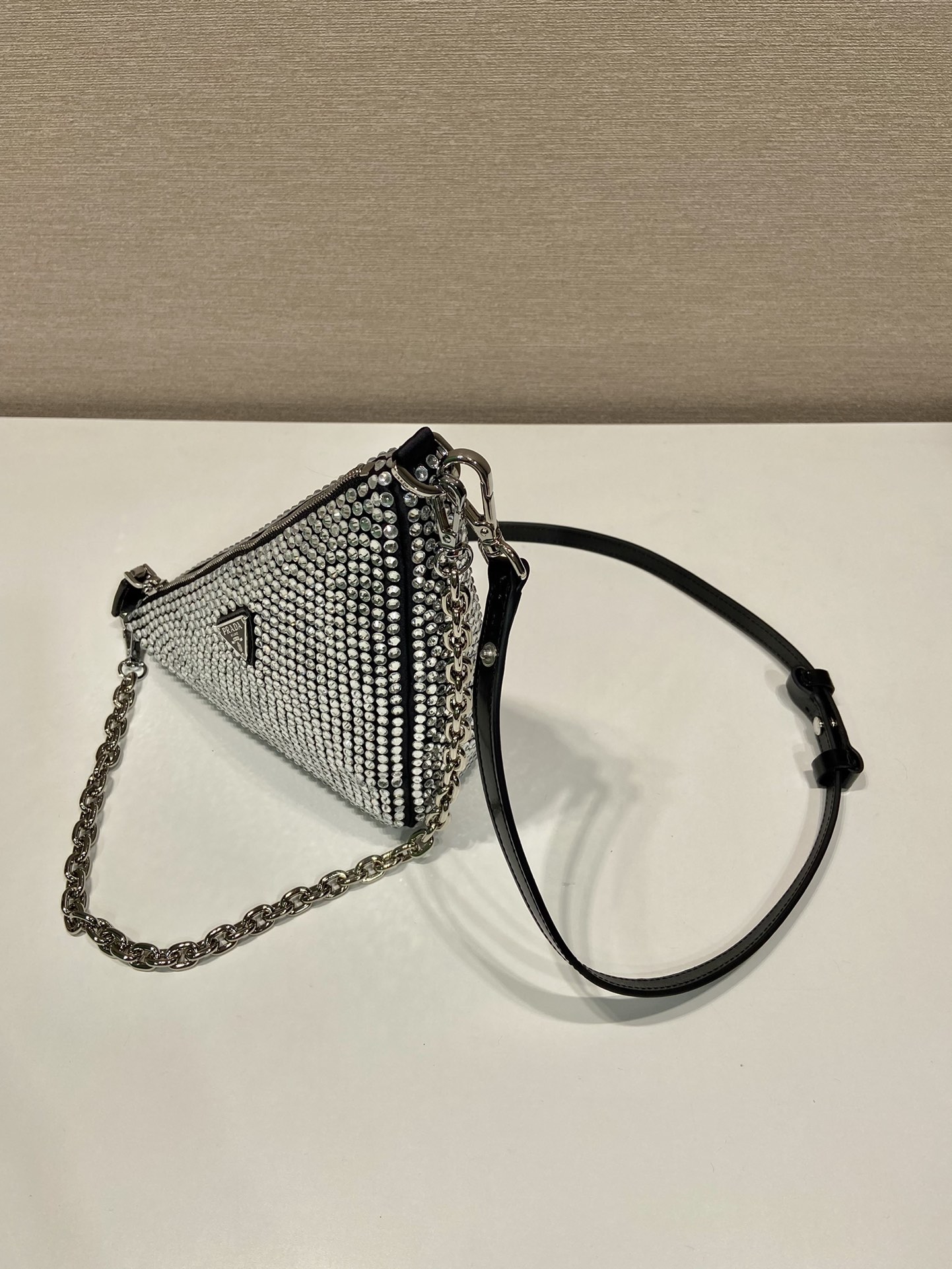 𝐏𝐑𝐀𝐃𝐀 Triangle bag with glitter diamonds 1BH190