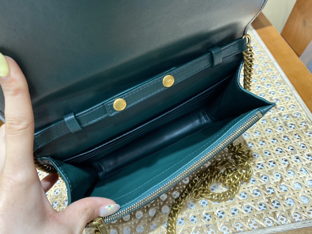 BALENCIAGA 𝘄𝗮𝗹𝗹𝗲𝘁 𝗼𝗻 𝗰𝗵𝗮𝗶𝗻 ▪️ crocodile print green gold buckle