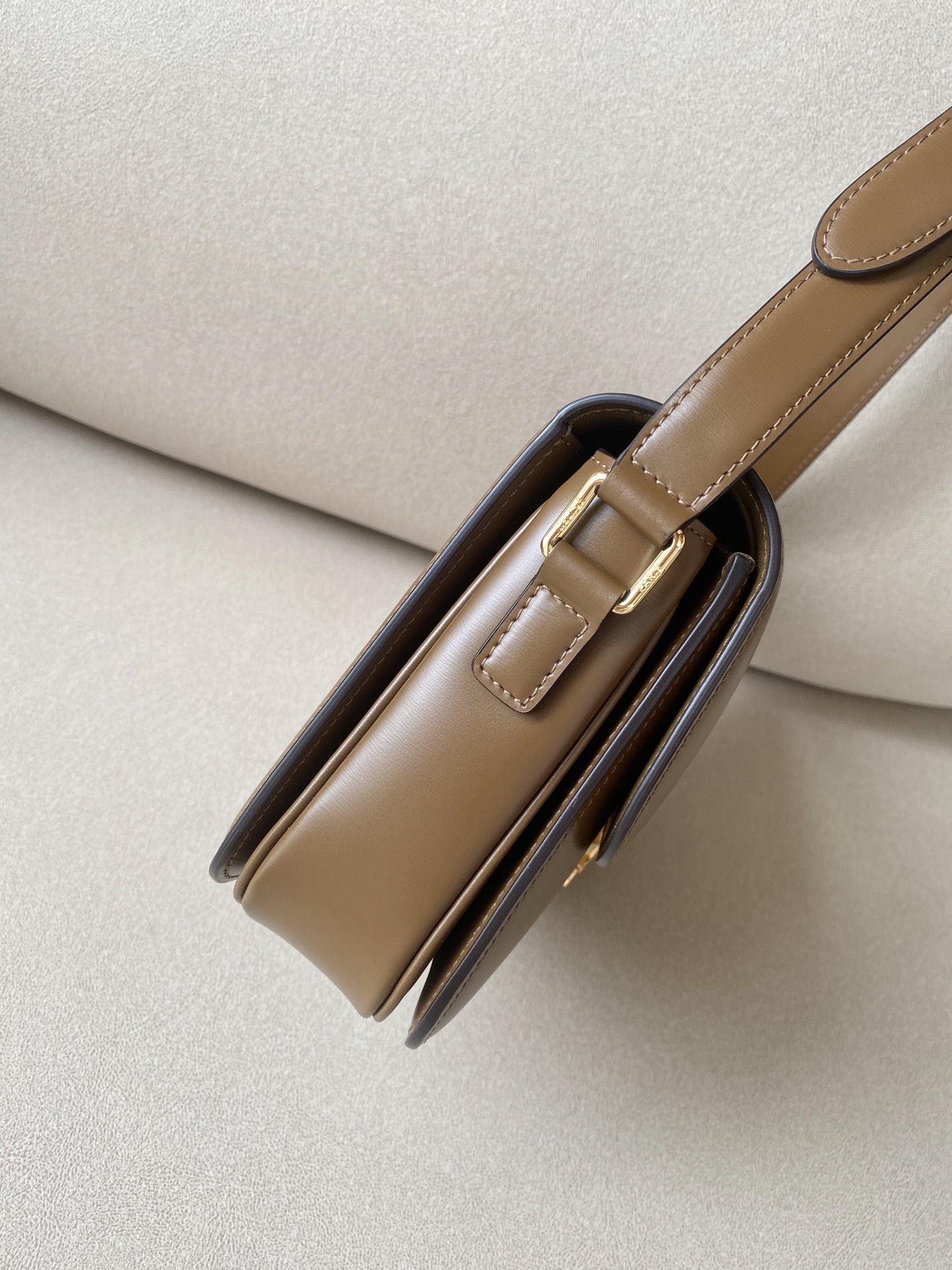 𝐂𝐞𝐥𝐢𝐧𝐞 Triomphe Medium 22.5cm