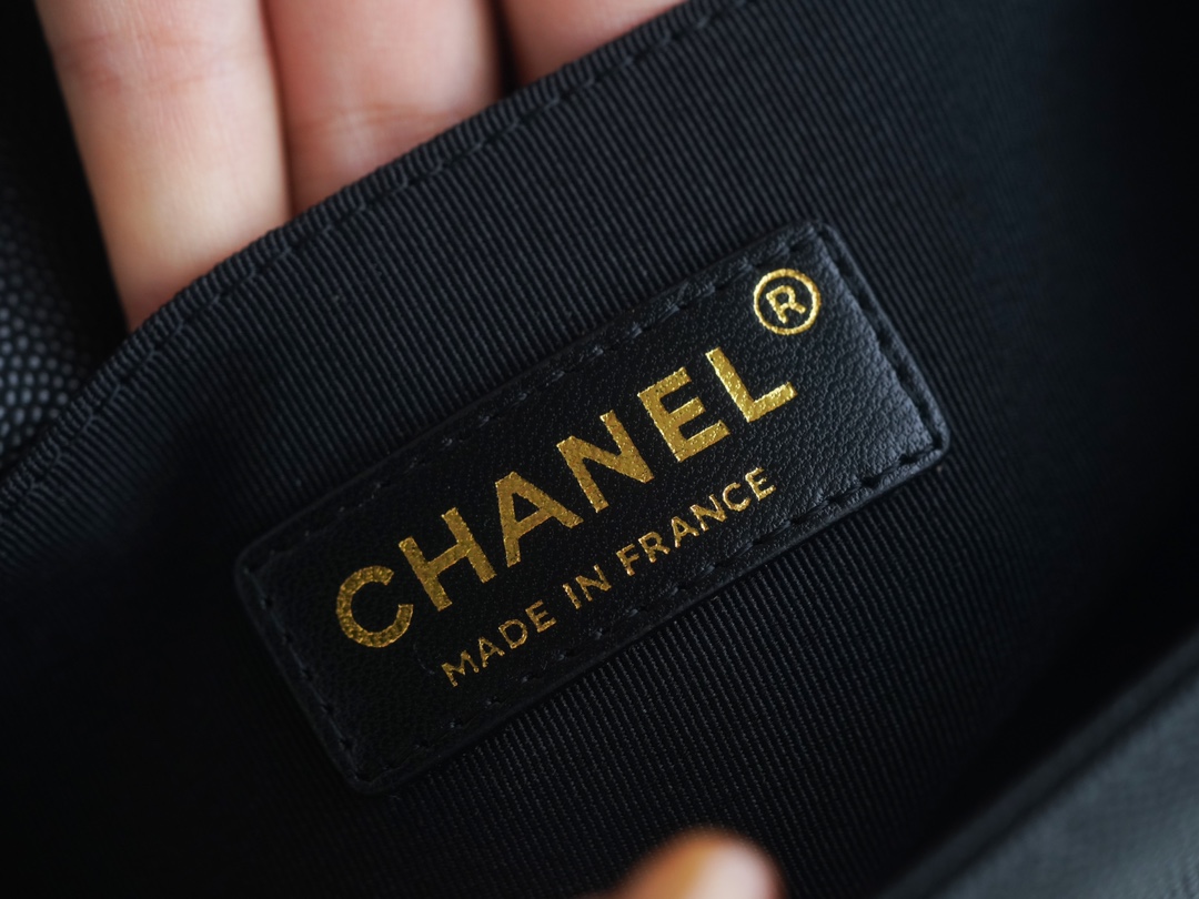 𝗖𝗵𝗮𝗻𝗲𝗹 𝗟𝗲𝗯𝗼𝘆 Imported custom caviar calfskin:Small ball pattern Small Black Gold