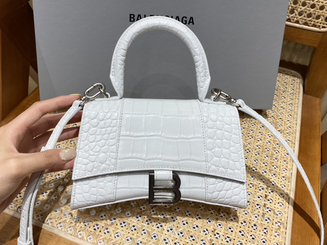 BALENCIAGA 𝐇𝐨𝐮𝐫𝐠𝐥𝐚𝐬𝐬 𝐗𝐒 crocodile-textured cowhide