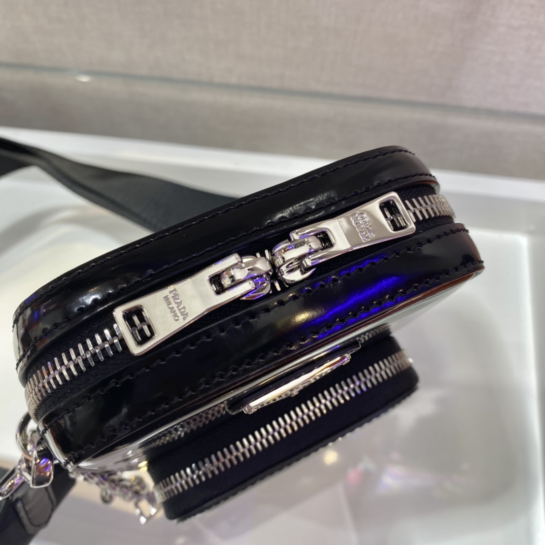 𝐏𝐑𝐀𝐃𝐀 1BH183 Mini handbag