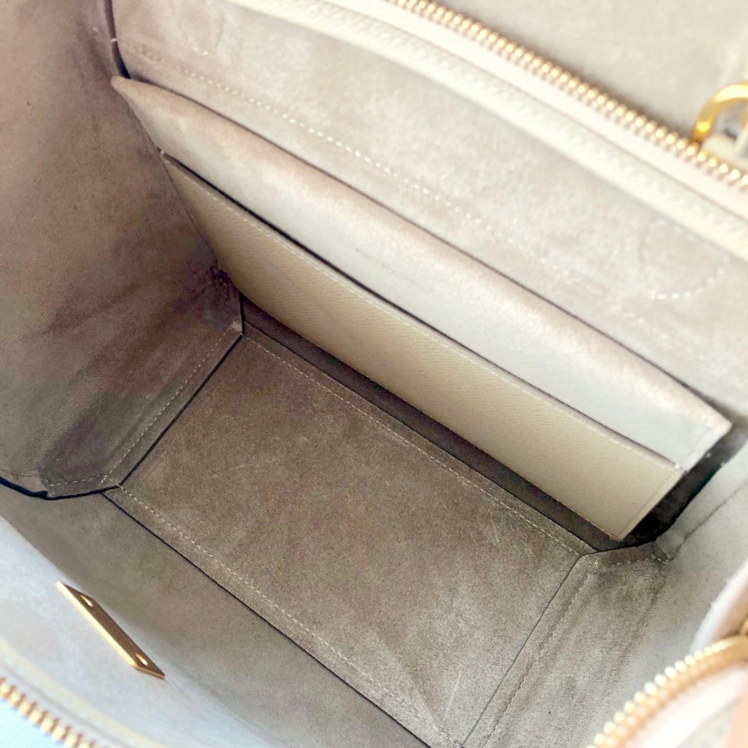 𝐂𝐞𝐥𝐢𝐧𝐞 BELT MICRO BAG in grained calfskin