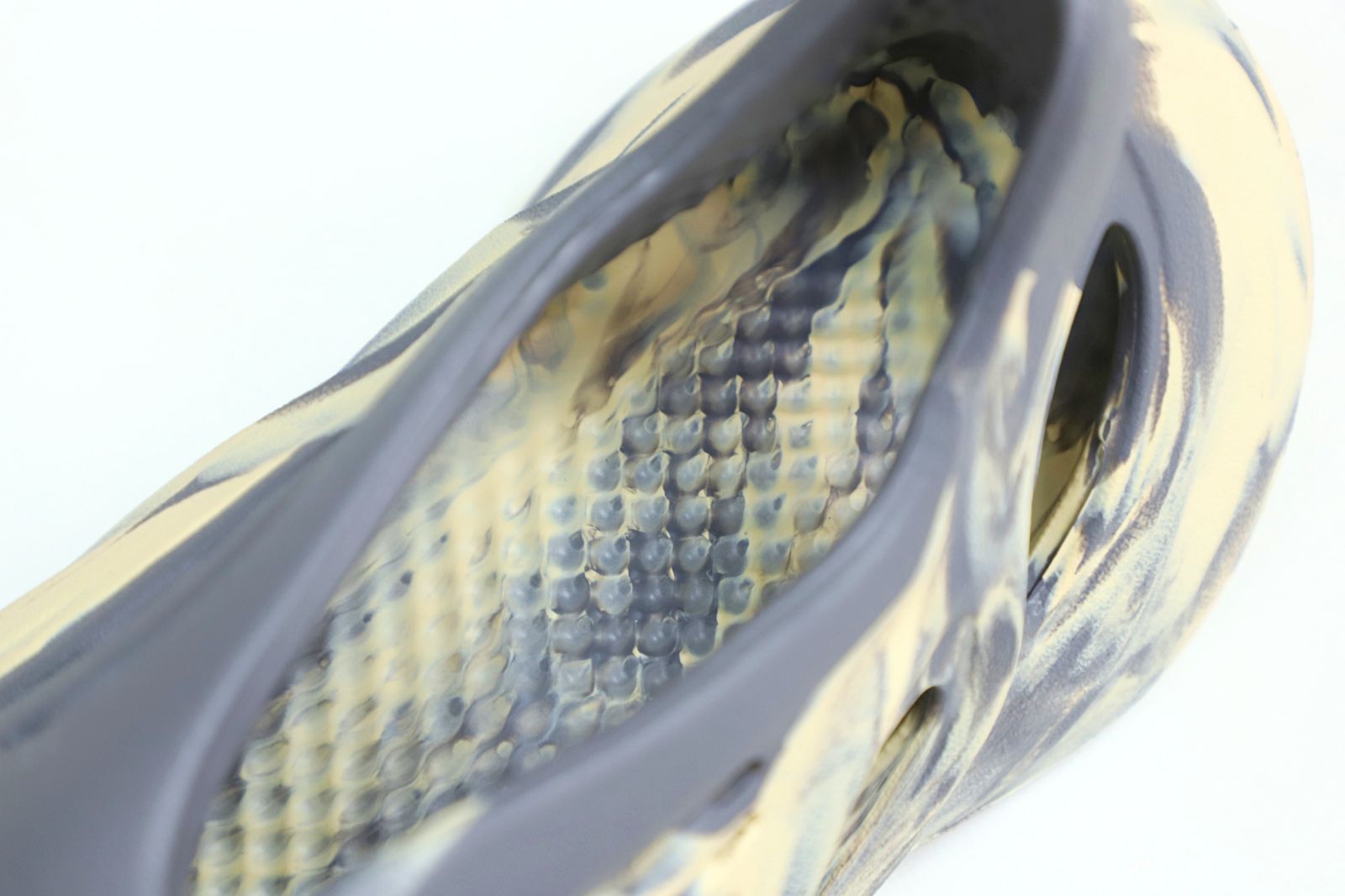 YEEZY FOAM RUNNER MXT MOON GREY