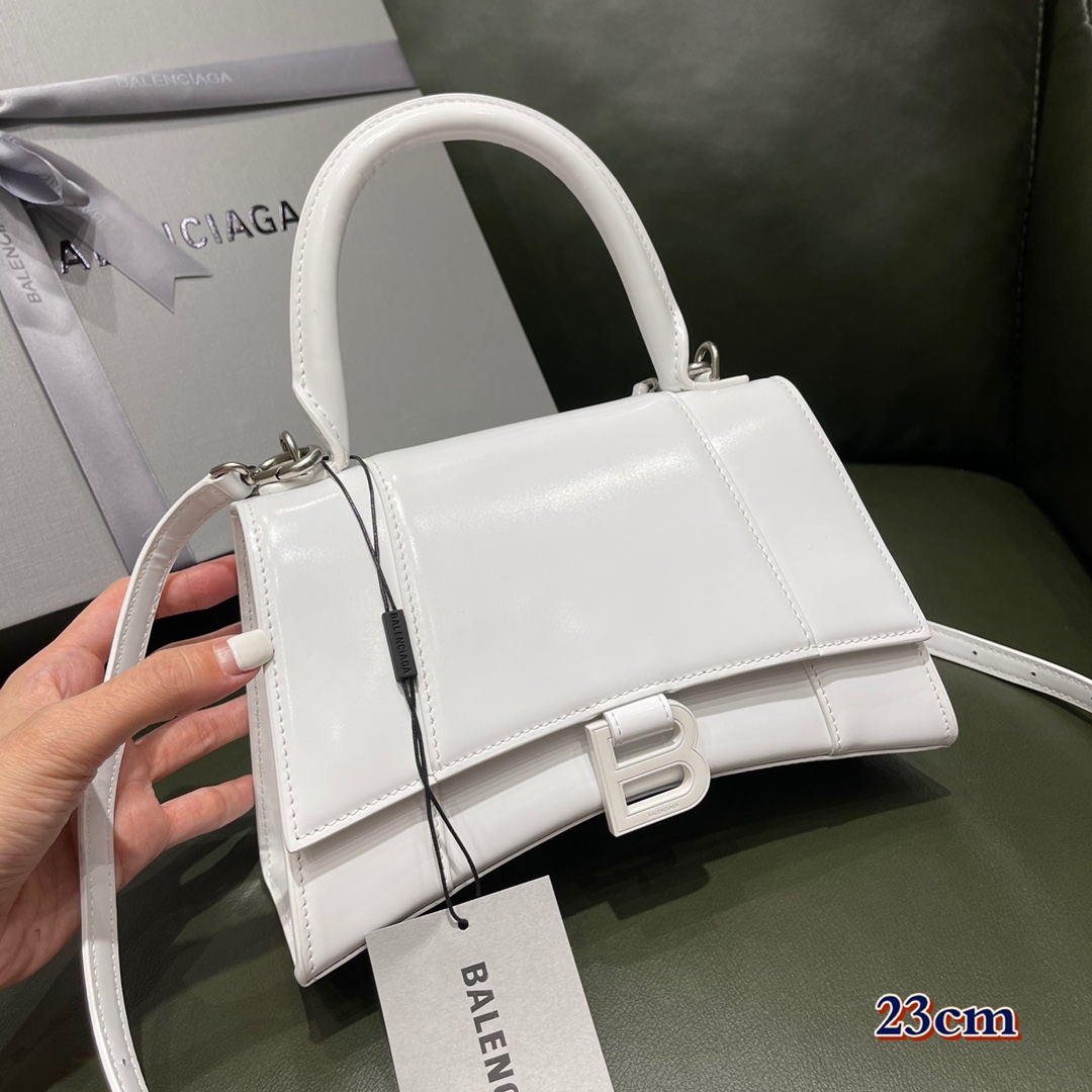 BALENCIAGA 𝐇𝐨𝐮𝐫𝐠𝐥𝐚𝐬𝐬 𝐒 The hourglass bag of the fashion world