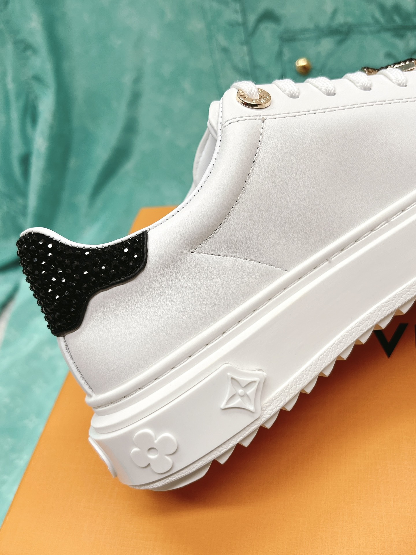 Louis Vuitton's new letter rhinestone white shoes series is new🆕