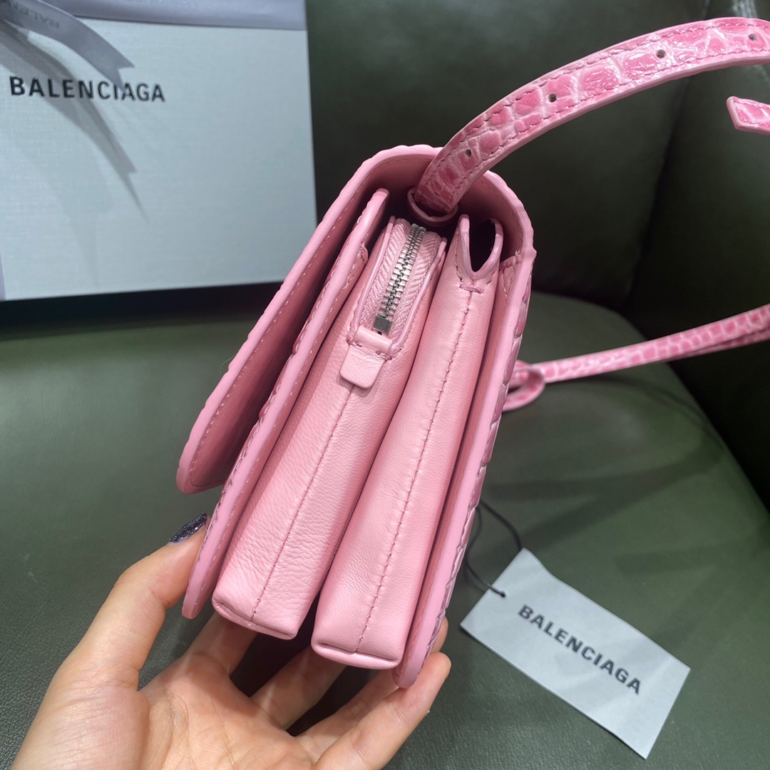 BALENCIAGA 𝘀𝗺𝗮𝗹𝗹 𝗯𝗮𝗴 crocodile print white buckle