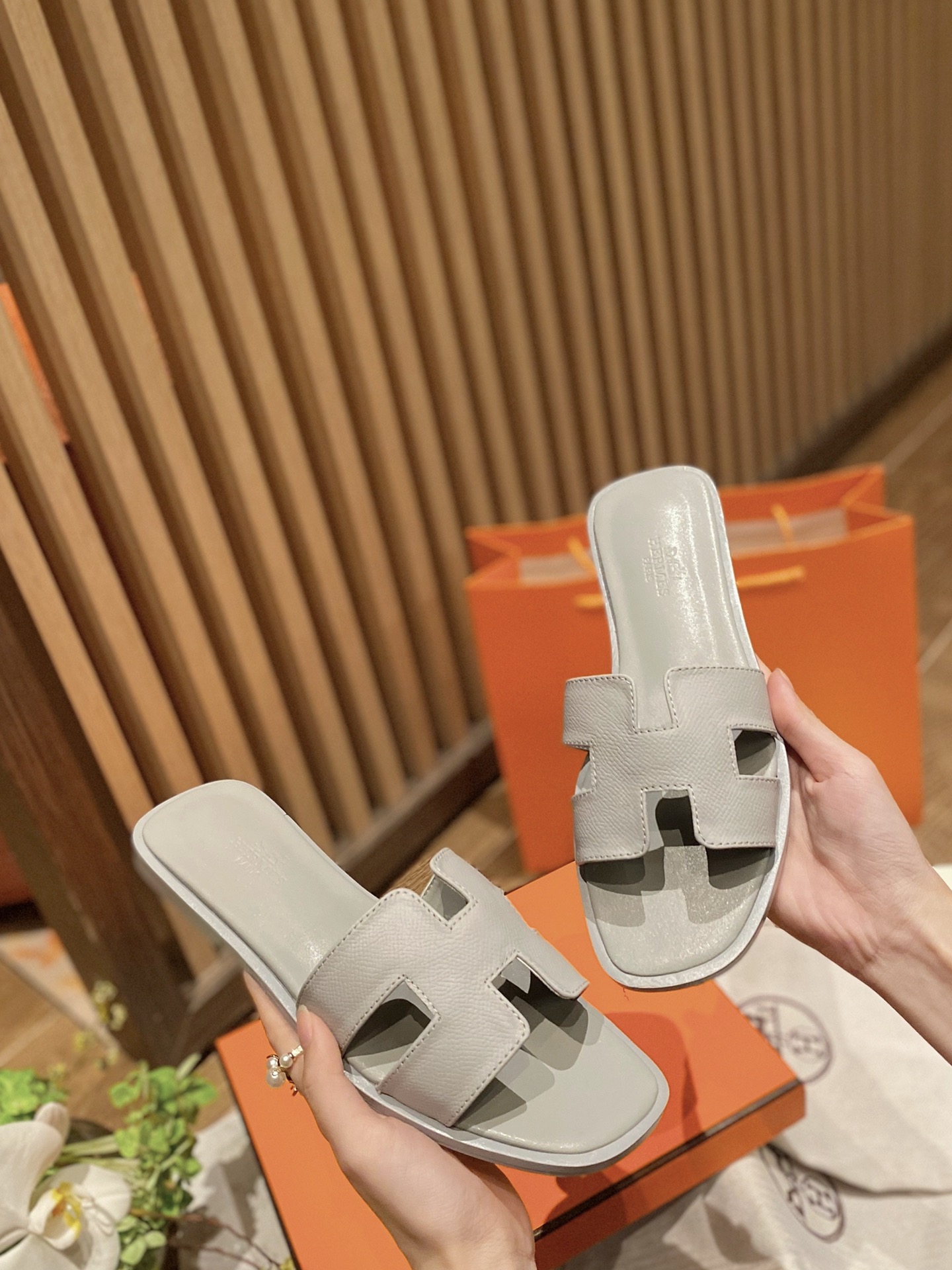 Hermes new revision of the first layer of cowhide