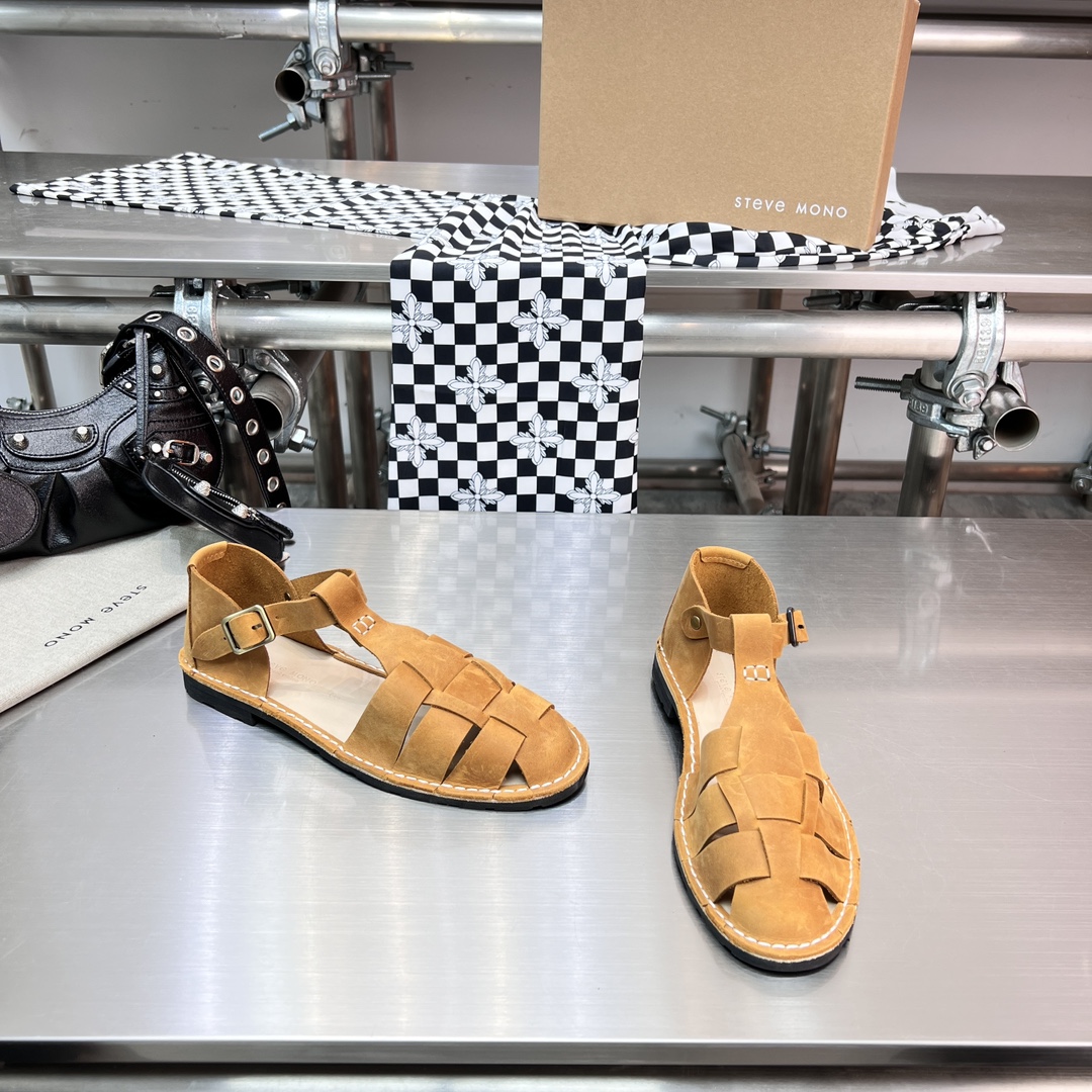 𝐒𝐭𝐞𝐯𝐞 𝐌𝐨𝐧𝐨｜𝟐𝟎𝟐𝟑𝐒𝐒/𝐧𝐞𝐰 A pair of fully handmade sandals using Goodyear practices