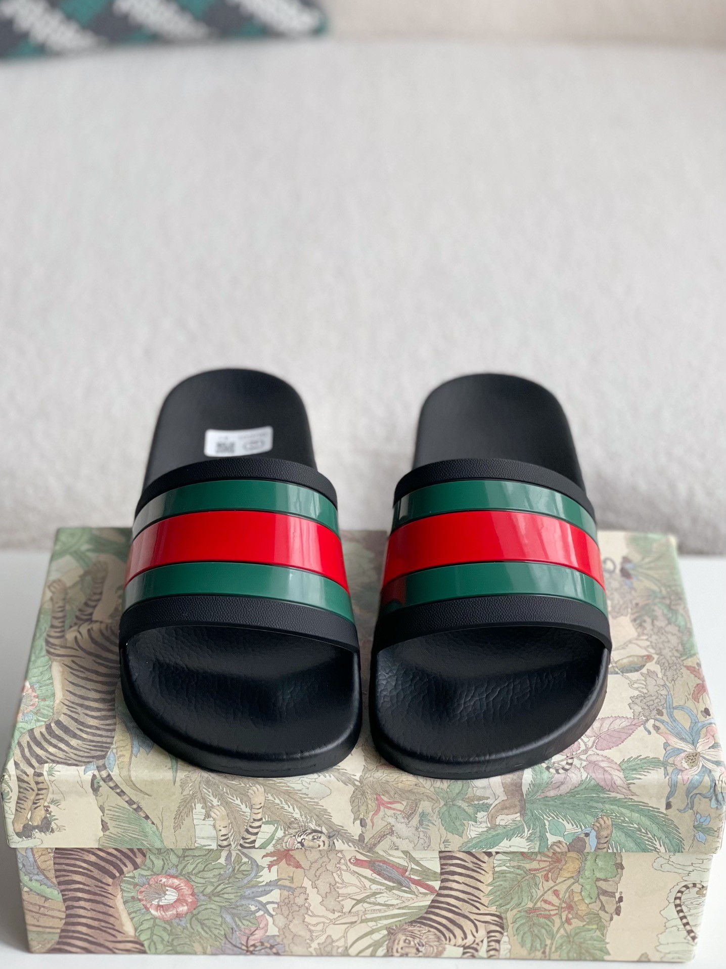 Gucci slippers