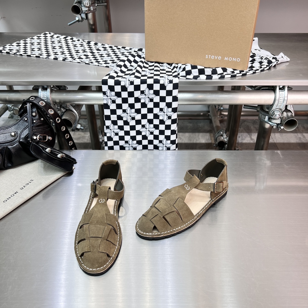 𝐒𝐭𝐞𝐯𝐞 𝐌𝐨𝐧𝐨｜𝟐𝟎𝟐𝟑𝐒𝐒/𝐧𝐞𝐰 A pair of fully handmade sandals using Goodyear practices