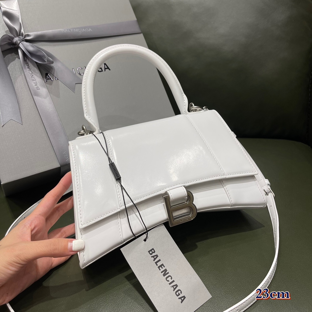 BALENCIAGA 𝐇𝐨𝐮𝐫𝐠𝐥𝐚𝐬𝐬 𝐒 The hourglass bag of the fashion world