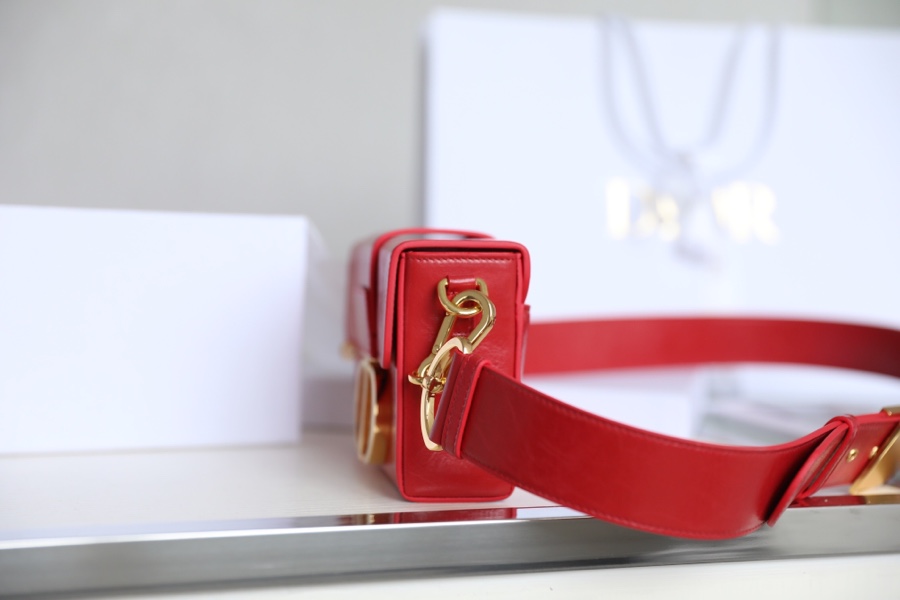 Montaigne red 𝙢𝙞𝙣𝙞 box bag