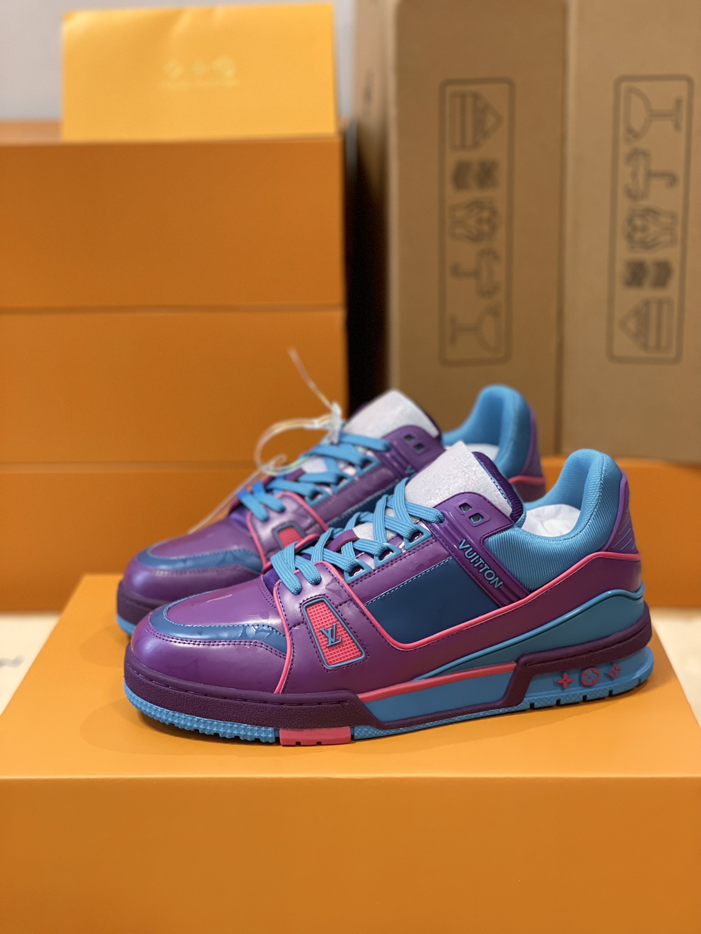 Louis Vuitton couple models LVTRAINER sneakers model number MS0119