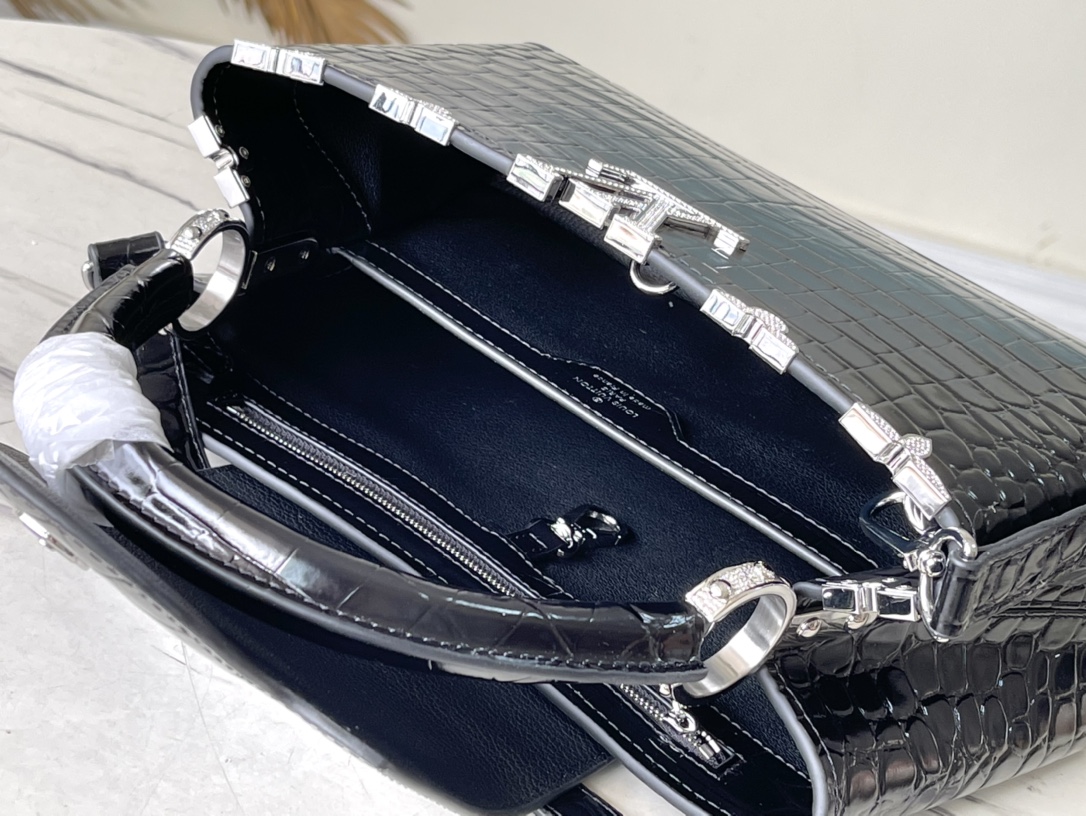 𝐋𝐎𝐔𝐈𝐒 𝐕𝐔𝐈𝐓𝐓𝐎𝐍   M51783