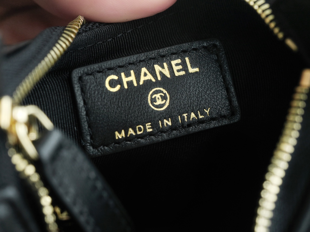 𝗖𝗛𝗔𝗡𝗘𝗟 23p moon/moon bag small black