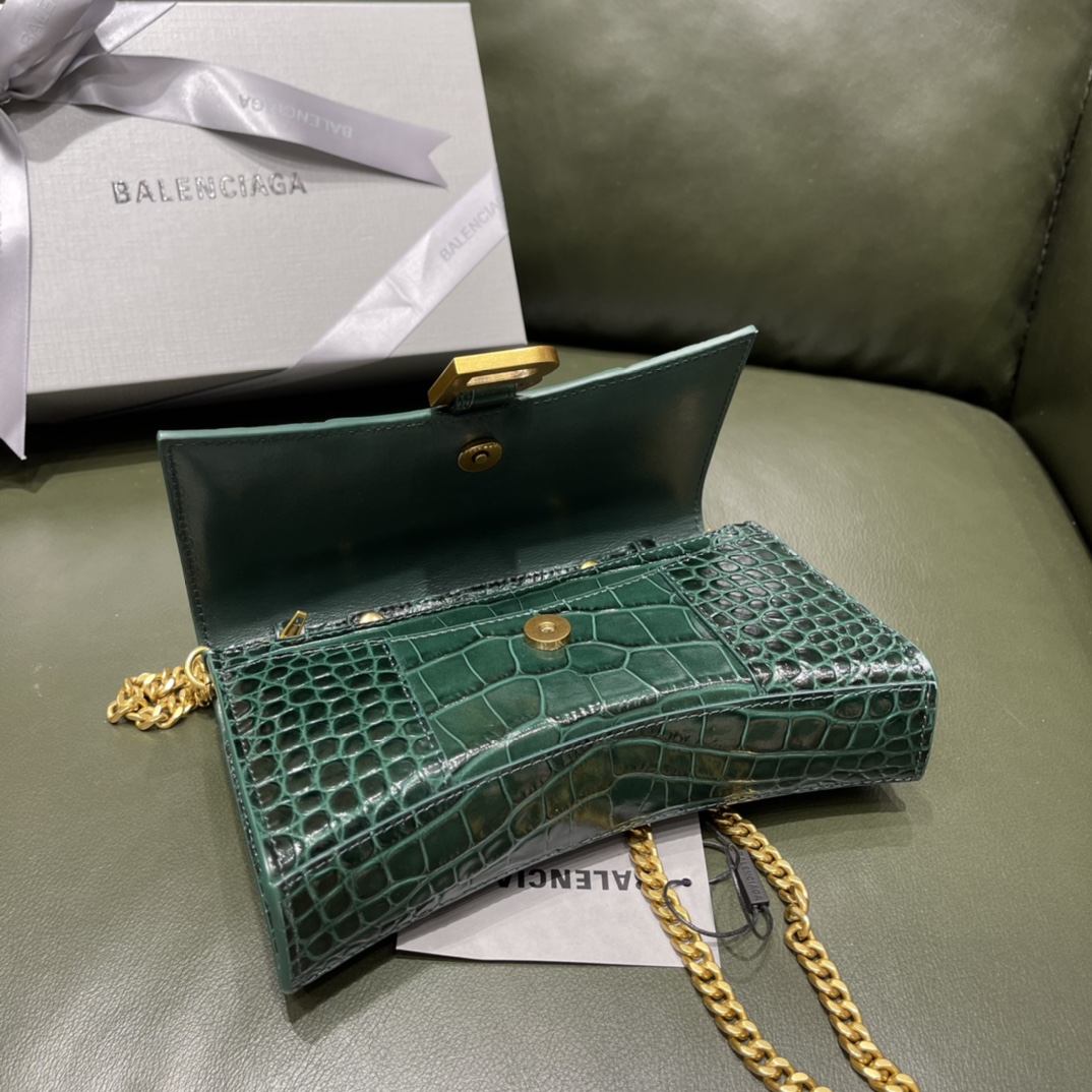 BALENCIAGA 𝐇𝐨𝐮𝐫𝐠𝐥𝐚𝐬𝐬 𝐰𝐚𝐥𝐥𝐞𝐭 𝐨𝐧 𝐜𝐡𝐚𝐢𝐧 ⏳ ▪️ crocodile print green gold buckle