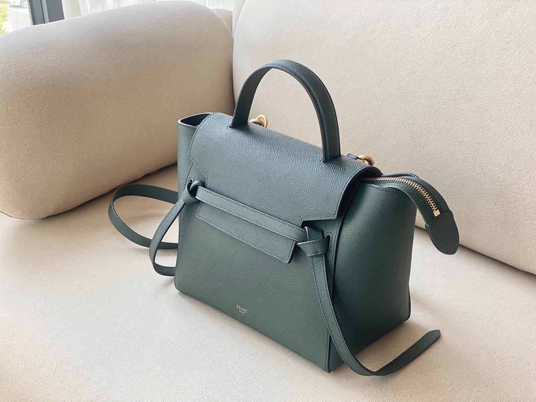 𝐂𝐞𝐥𝐢𝐧𝐞 BELT MICRO BAG in grained calfskin