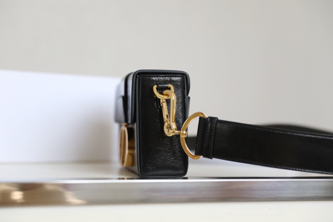 Montaigne Black 𝙢𝙞𝙣𝙞 Box Bag