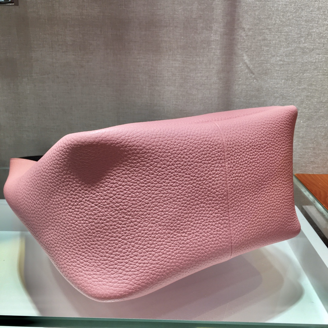 𝐏𝐑𝐀𝐃𝐀 New Bucket Bag