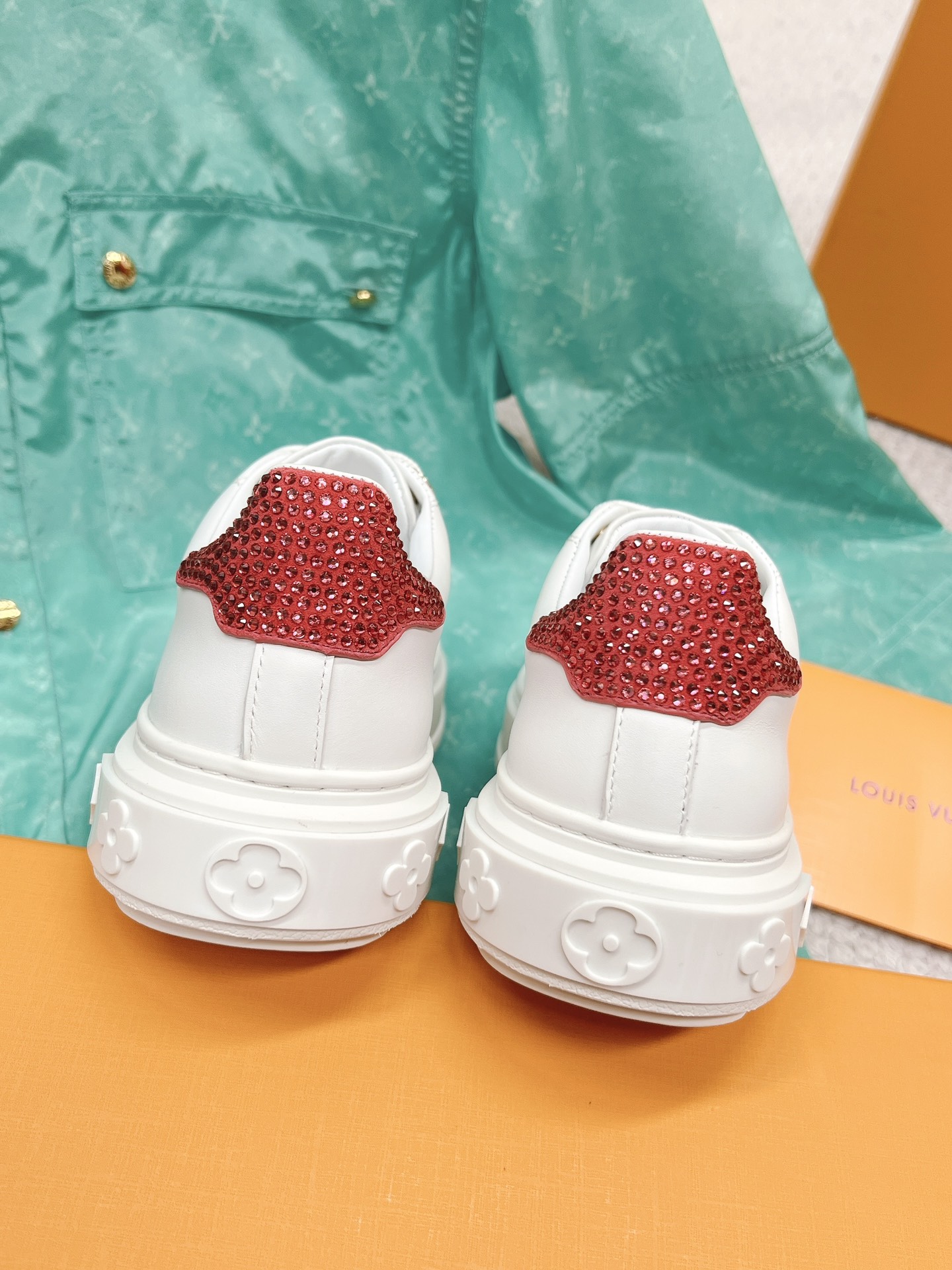 Louis Vuitton's new letter rhinestone white shoes series is new🆕