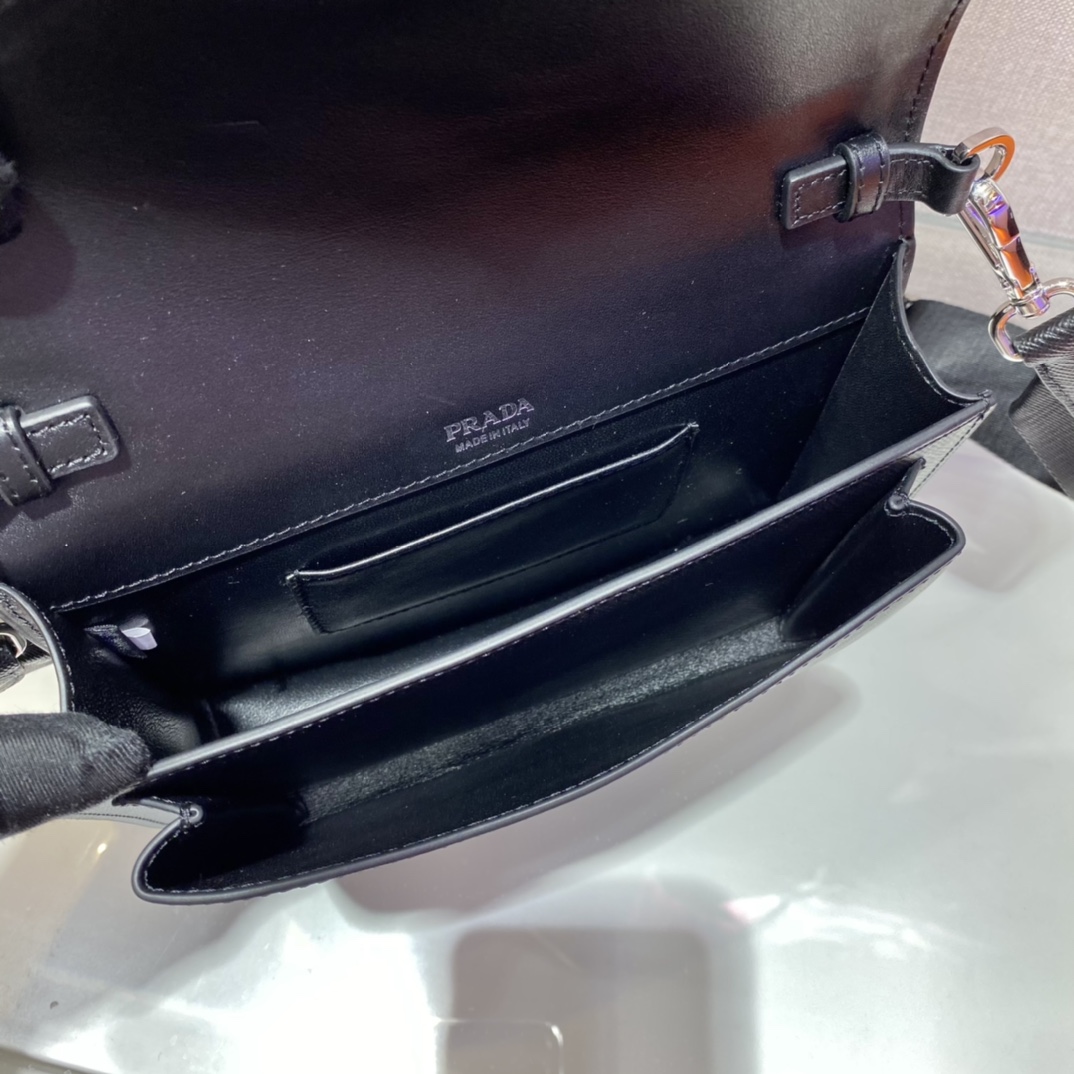 𝐏𝐑𝐀𝐃𝐀 New 3 in 1 1BP020