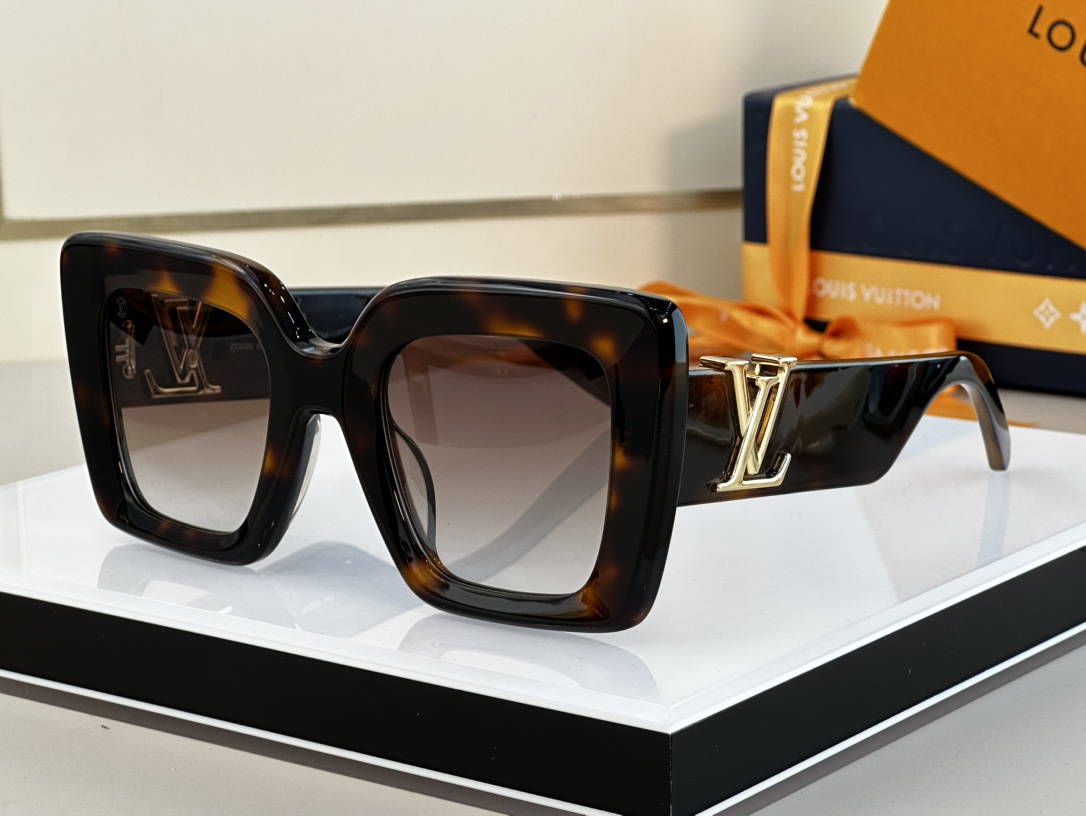 LOUIS VUITTON Z2302U