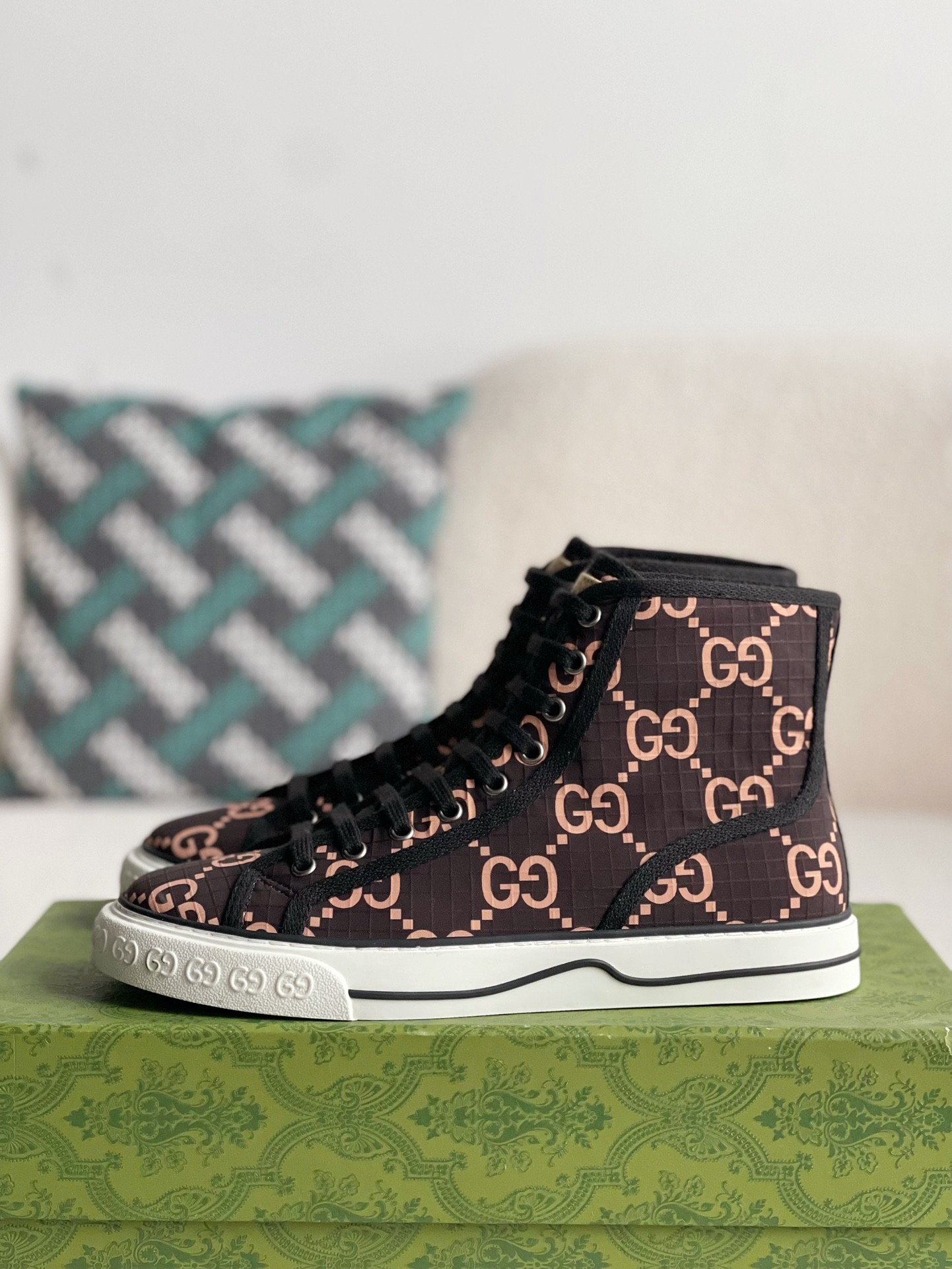 Gucci High-top shoes