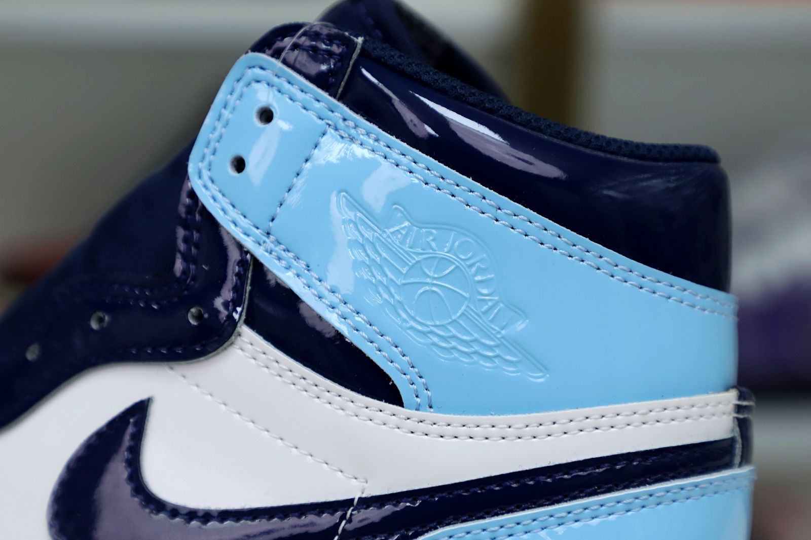WMNS AIR JORDAN 1 RETRO HIGH OG BLUE CHILL