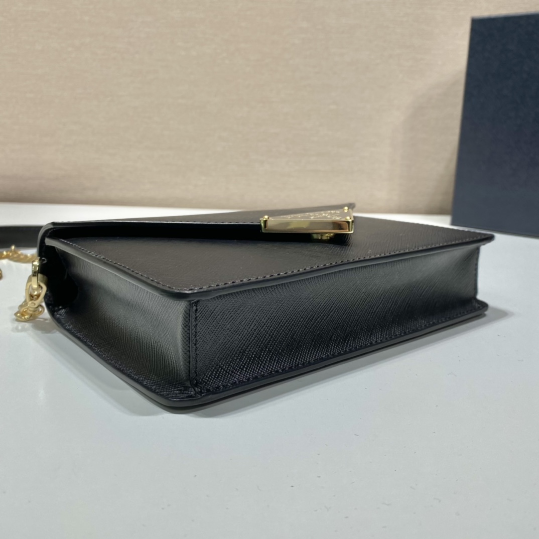𝐏𝐑𝐀𝐃𝐀 New Crossbody Bag 1BD318