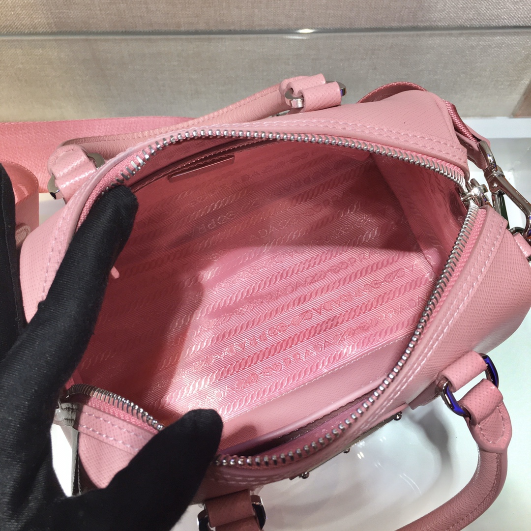 𝐏𝐑𝐀𝐃𝐀 Boston 1BA846