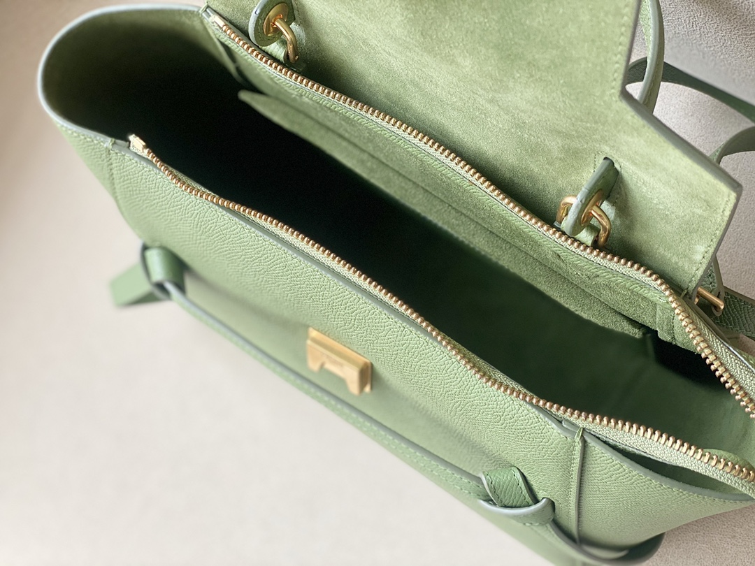 𝐂𝐞𝐥𝐢𝐧𝐞 BELT MICRO BAG in grained calfskin