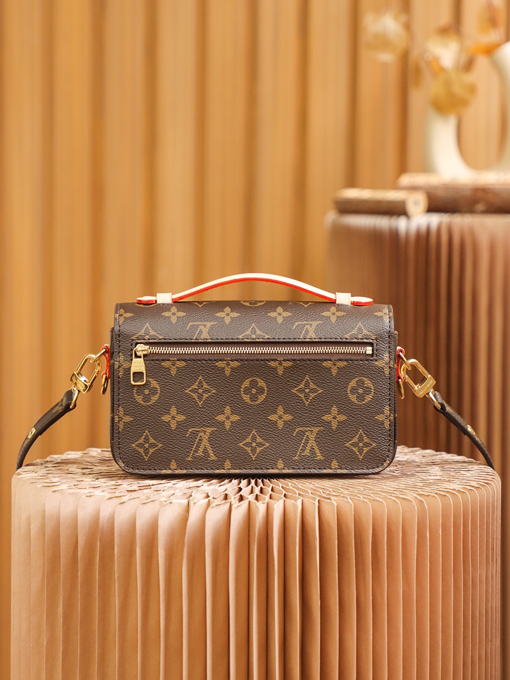 Louis Vuitton 𝐋𝐎𝐎𝐏 𝐇𝐎𝐁𝐎 catwalk style #M46311#mini postman