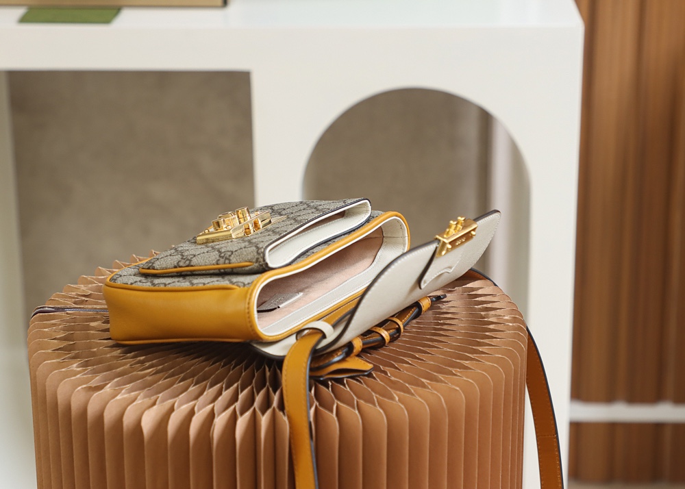 GUCCI 𝐩𝐚𝐝𝐥𝐨𝐜𝐤 small lock postman bag #658487