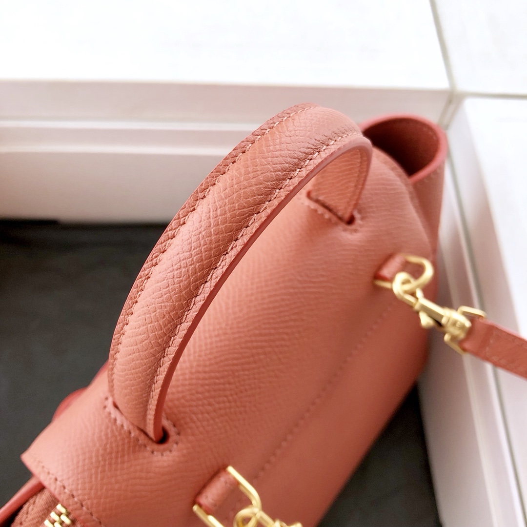 𝐂𝐞𝐥𝐢𝐧𝐞 𝐛𝐞𝐥𝐭 𝐩𝐢𝐜𝐨 𝟏𝟔𝐜𝐦 Grained Calfskin Bag